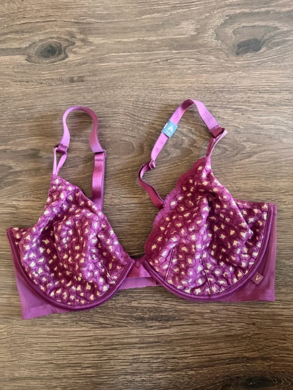 Victoria’s Secret Plum Lace Underwire Bra Sz 38D NWT